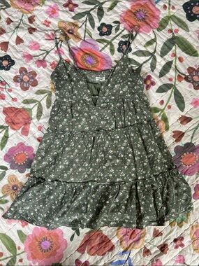 Aeropostale Sage Green Floral Tiered Babydoll Top M